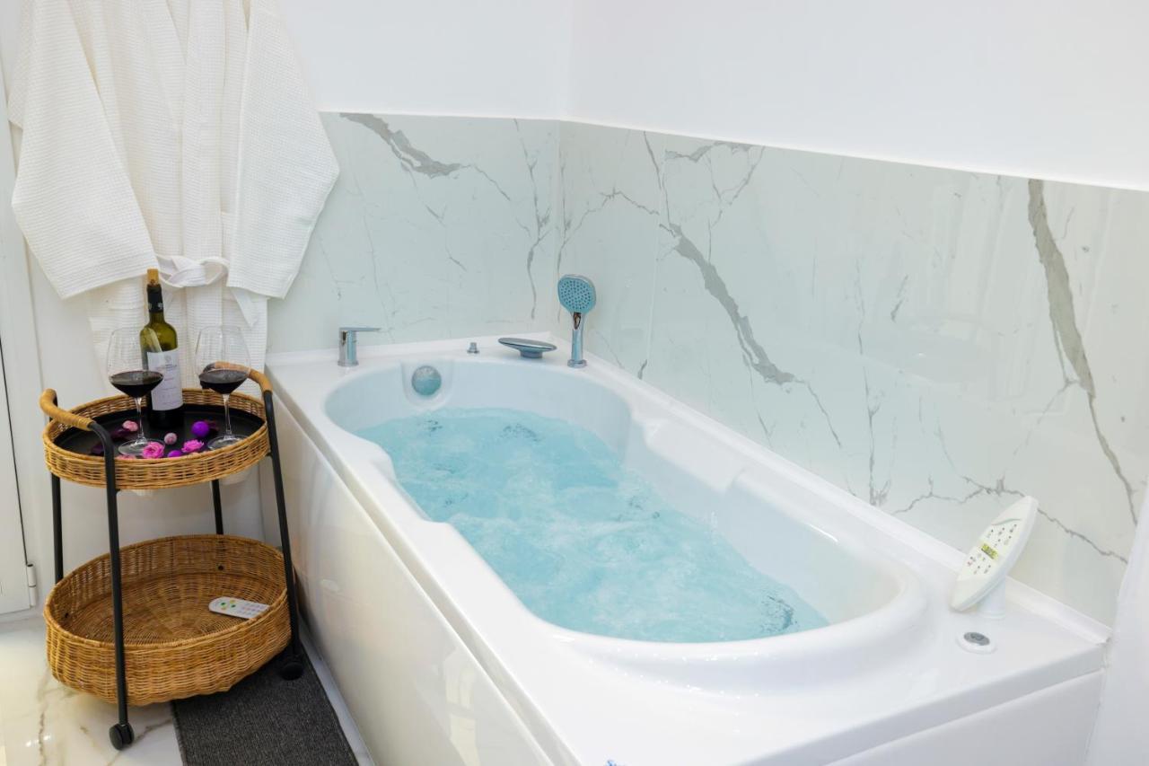 Apollo 2 Bd Jacuzzi Suite 아테네 외부 사진